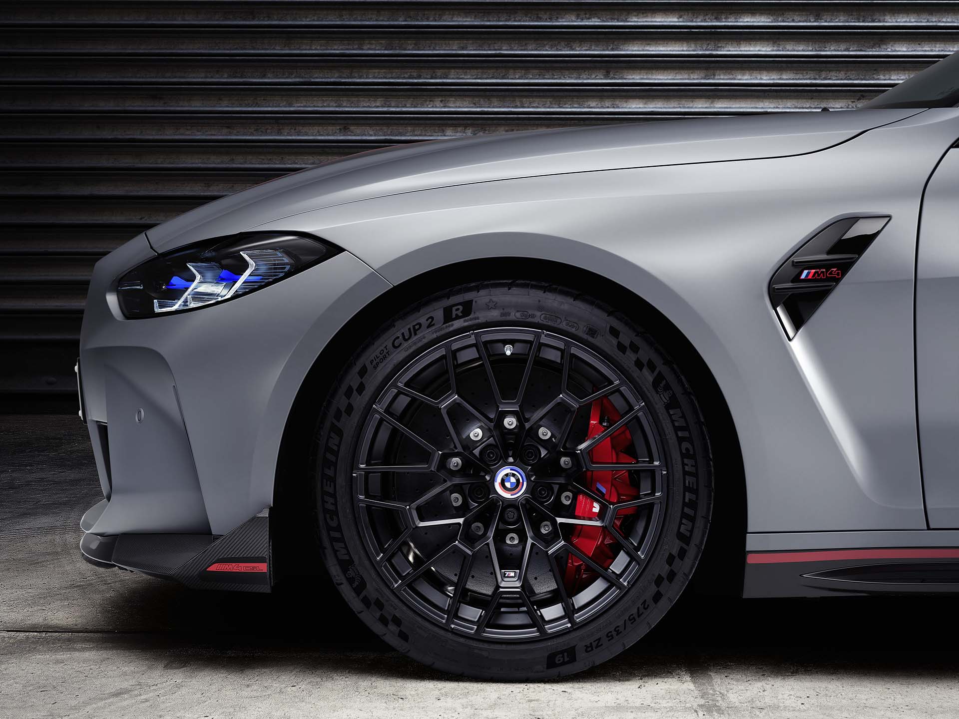 全球限量 1,000 部！BMW 帶來 M4 CSL 輕量化雙門跑車，又是最速寶馬！