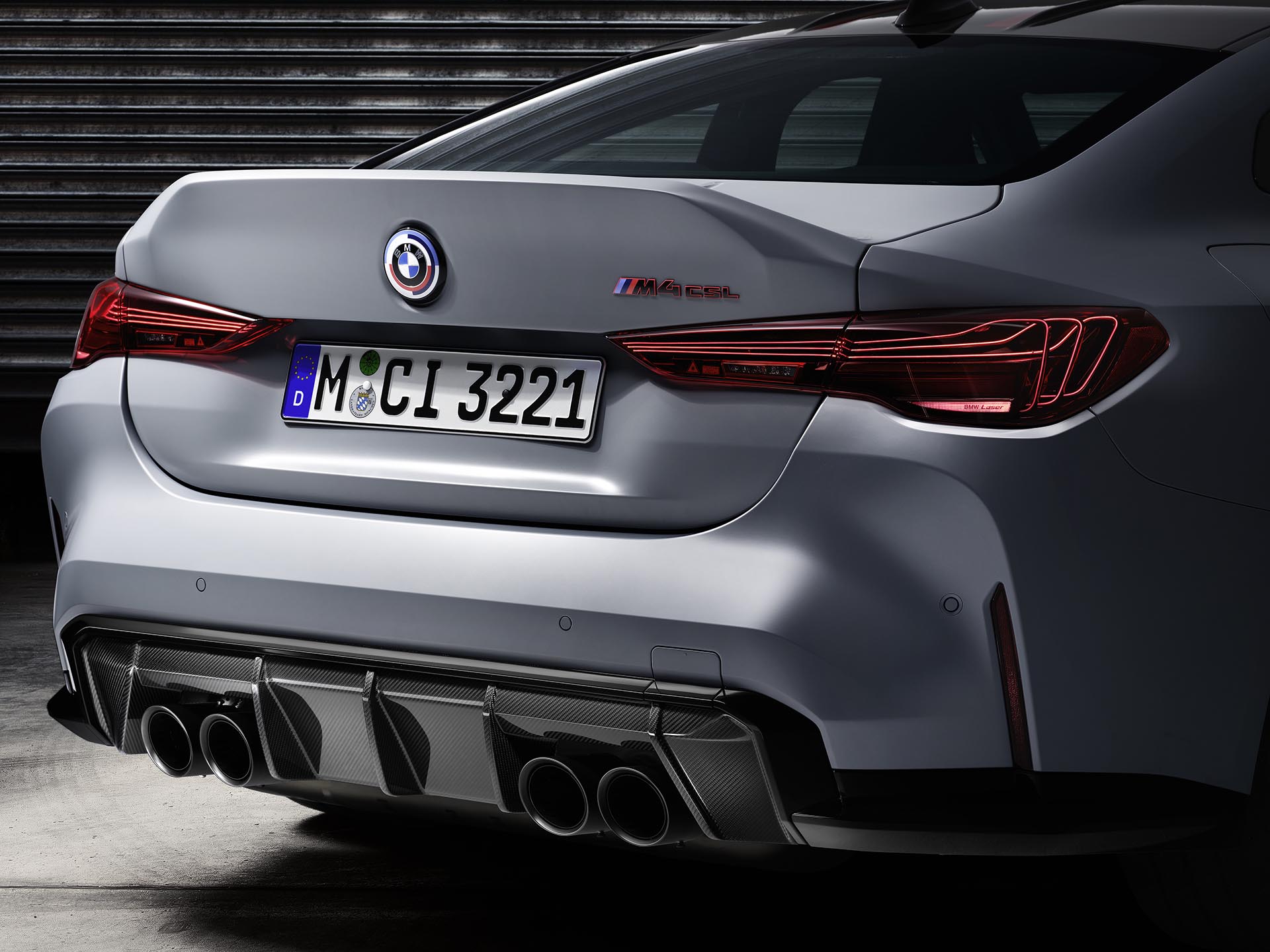 全球限量 1,000 部！BMW 帶來 M4 CSL 輕量化雙門跑車，又是最速寶馬！