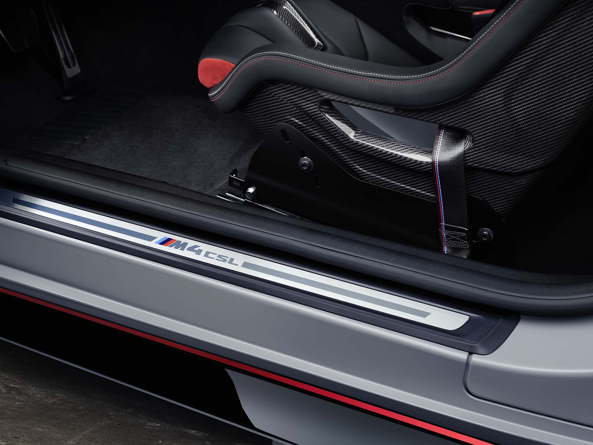 全球限量 1,000 部！BMW 帶來 M4 CSL 輕量化雙門跑車，又是最速寶馬！