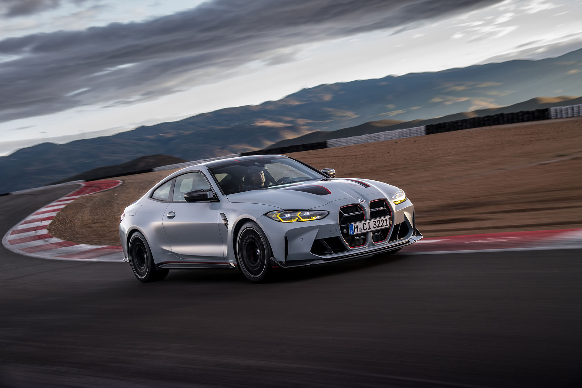 BMW M4 CSL-3