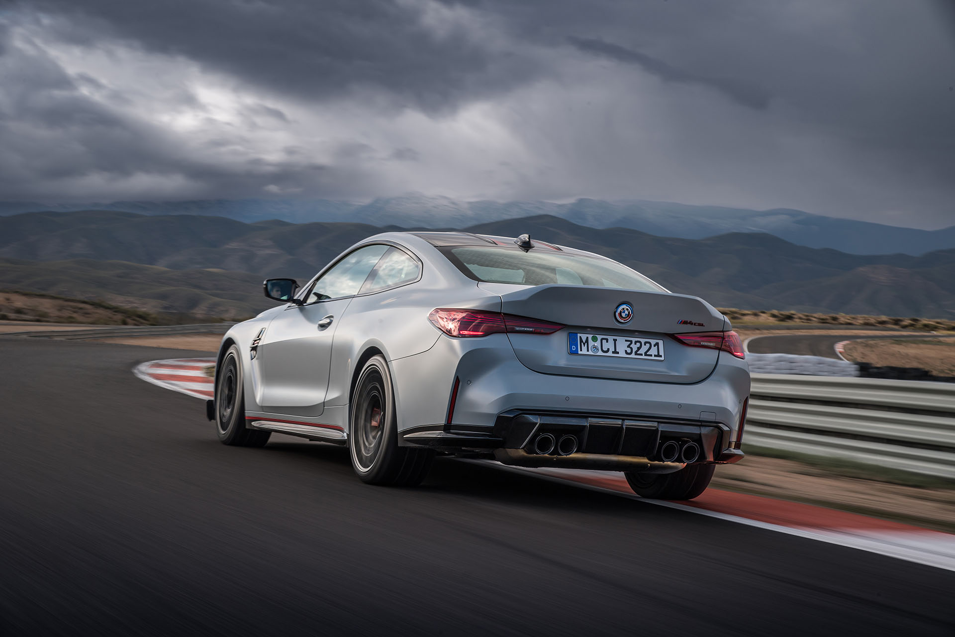 全球限量 1,000 部！BMW 帶來 M4 CSL 輕量化雙門跑車，又是最速寶馬！