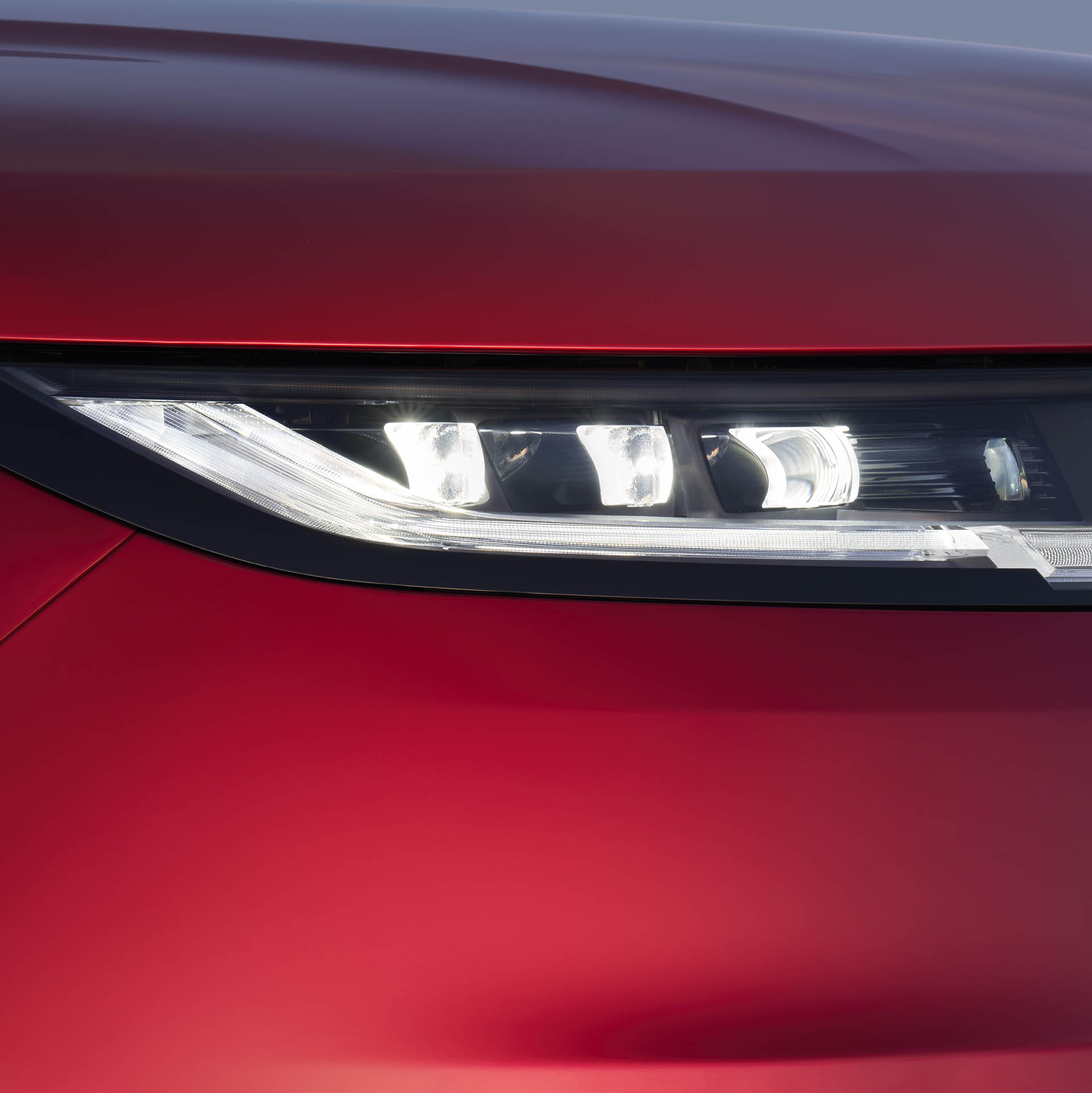 還有純電版本？！Land Rover 推出新一代 Range Rover Sport 車款！