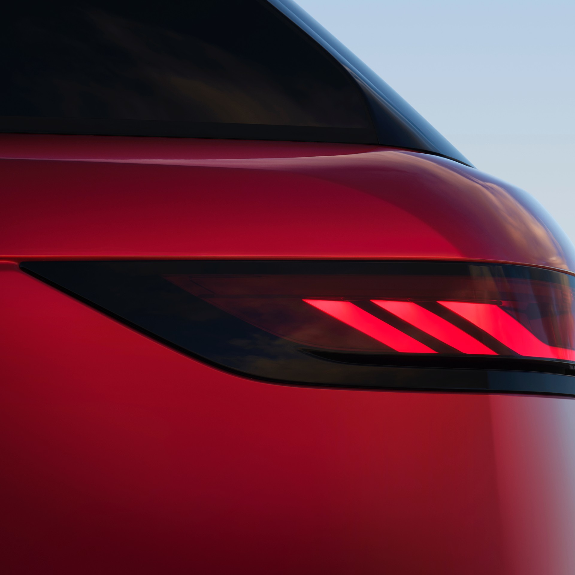 還有純電版本？！Land Rover 推出新一代 Range Rover Sport 車款！