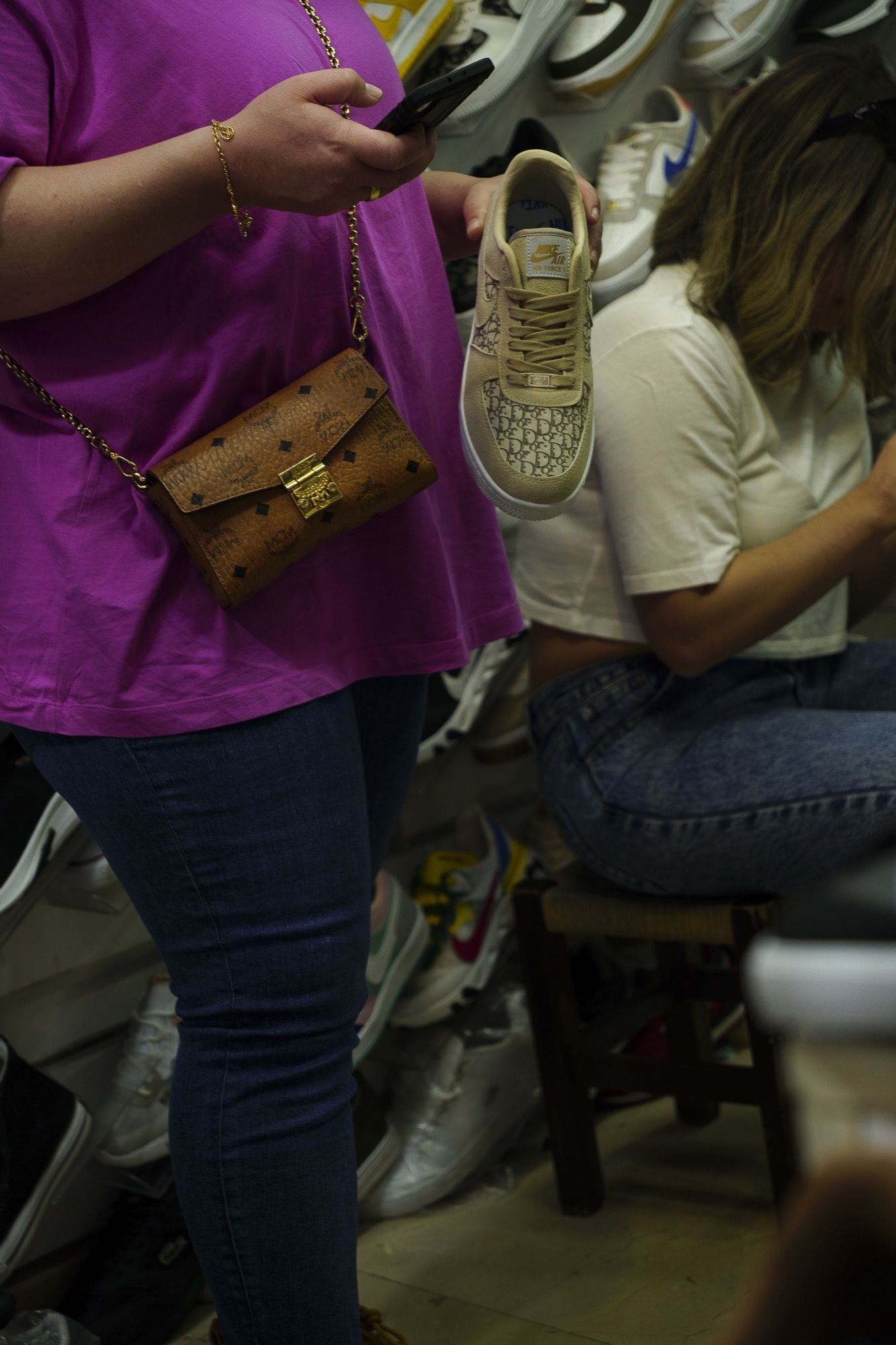 若你能不花大錢買像真鞋的假貨，還會想用炒價買鞋嗎？