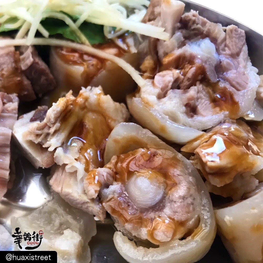 米其林推薦小吃！古早味天堂「華西街觀光夜市」：限量菊花肉麵、黑金滷肉飯、生炒溫體牛肉