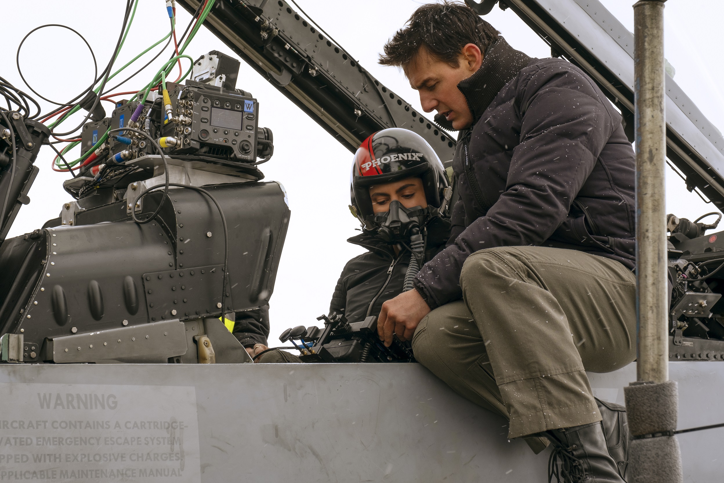 睽違 36 年，派拉蒙影業將於 5 月 25 日搶先美國推出動作鉅片《捍衛戰士：獨行俠》。作為 1986 年電影《捍衛戰士》續集，同樣選擇在美國聖地牙哥海軍航空基地拍攝，導演不僅找來《遺落戰境》 Joseph Kosinski 執掌，其主要演員更由 Tom Cruise 擔綱要角。