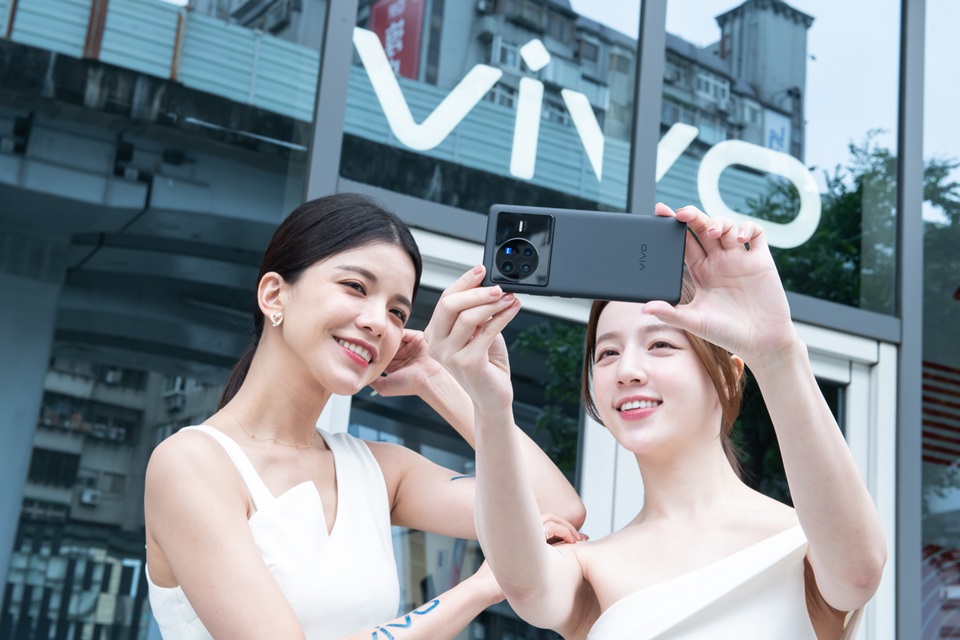 vivo X80旗艦手機搭載全台首款聯發科技天璣9000與vivo獨家訂製V1+專業影像晶片