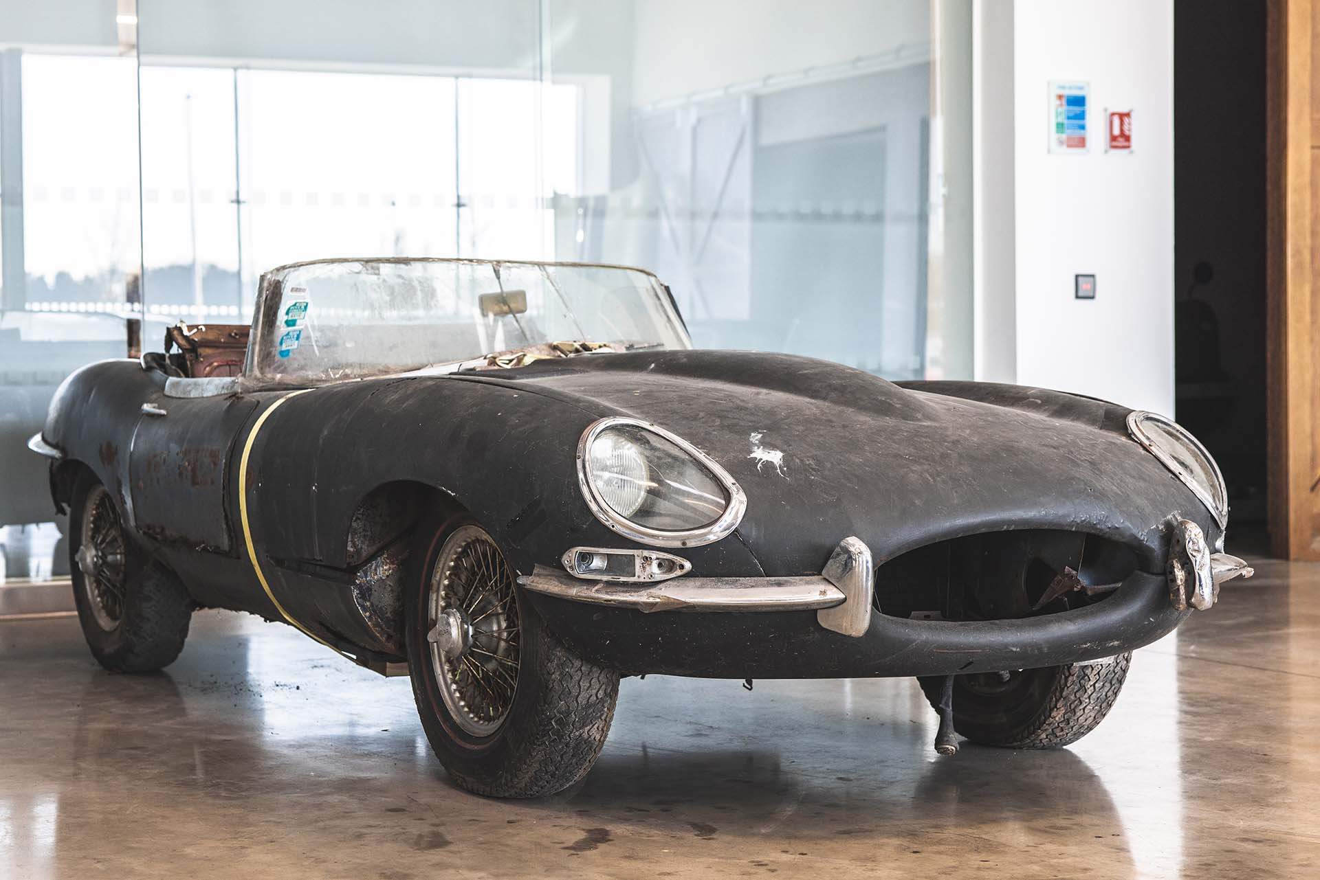 重製 20 世紀經典，Jaguar Series 1 E-type 慶祝英女王登基 70 週年