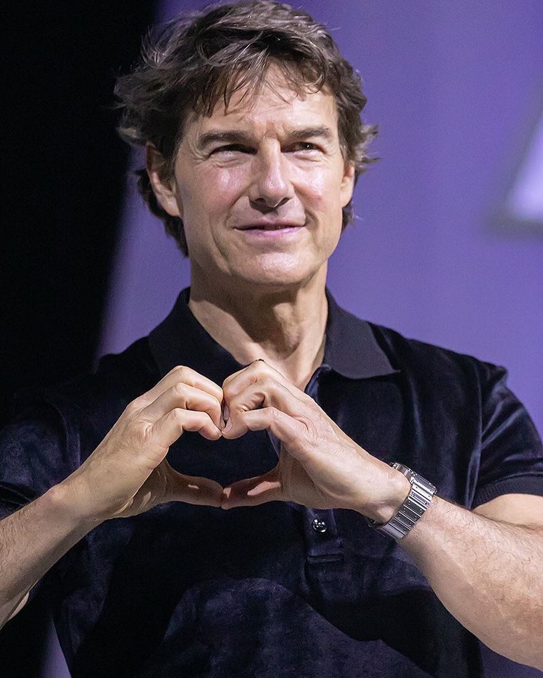 這操作太會！湯姆克魯斯韓國宣傳《捍衛戰士 : 獨行俠》，倒 V、愛心、捏臉變成「歐巴」