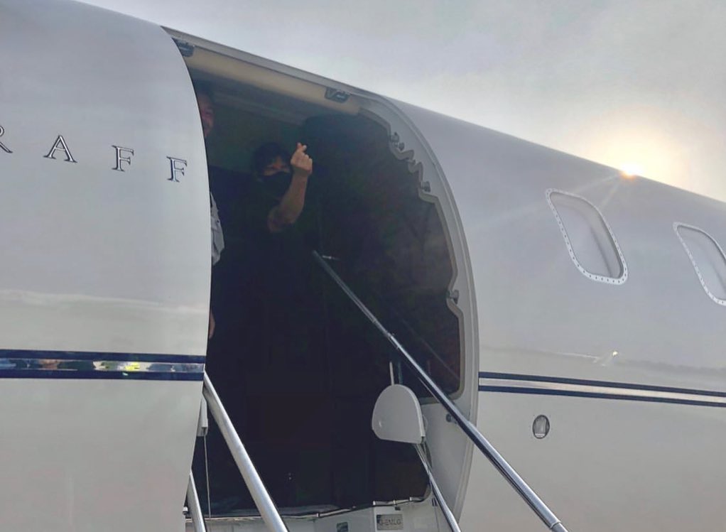 這操作太會！湯姆克魯斯韓國宣傳《捍衛戰士 : 獨行俠》，倒 V、愛心、捏臉變成「歐巴」