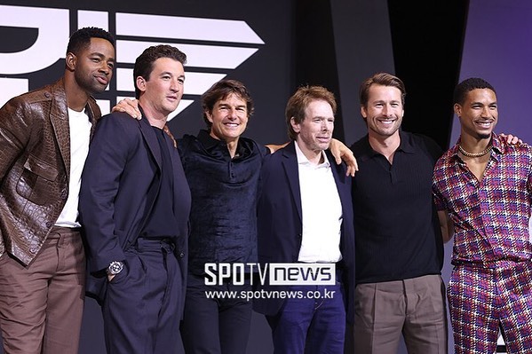 這操作太會！湯姆克魯斯韓國宣傳《捍衛戰士 : 獨行俠》，倒 V、愛心、捏臉變成「歐巴」