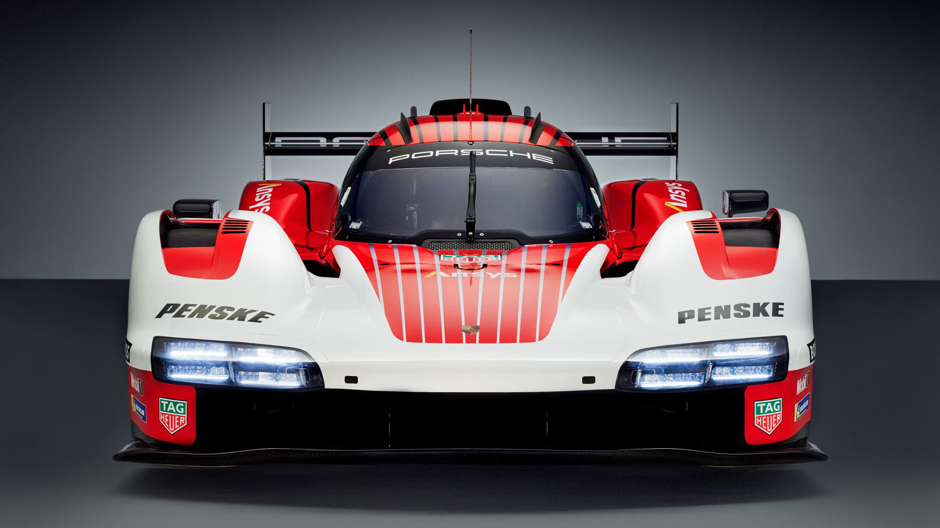 首次現身，Porsche 動態演示 963 LMDh 原型賽車角逐全球賽事