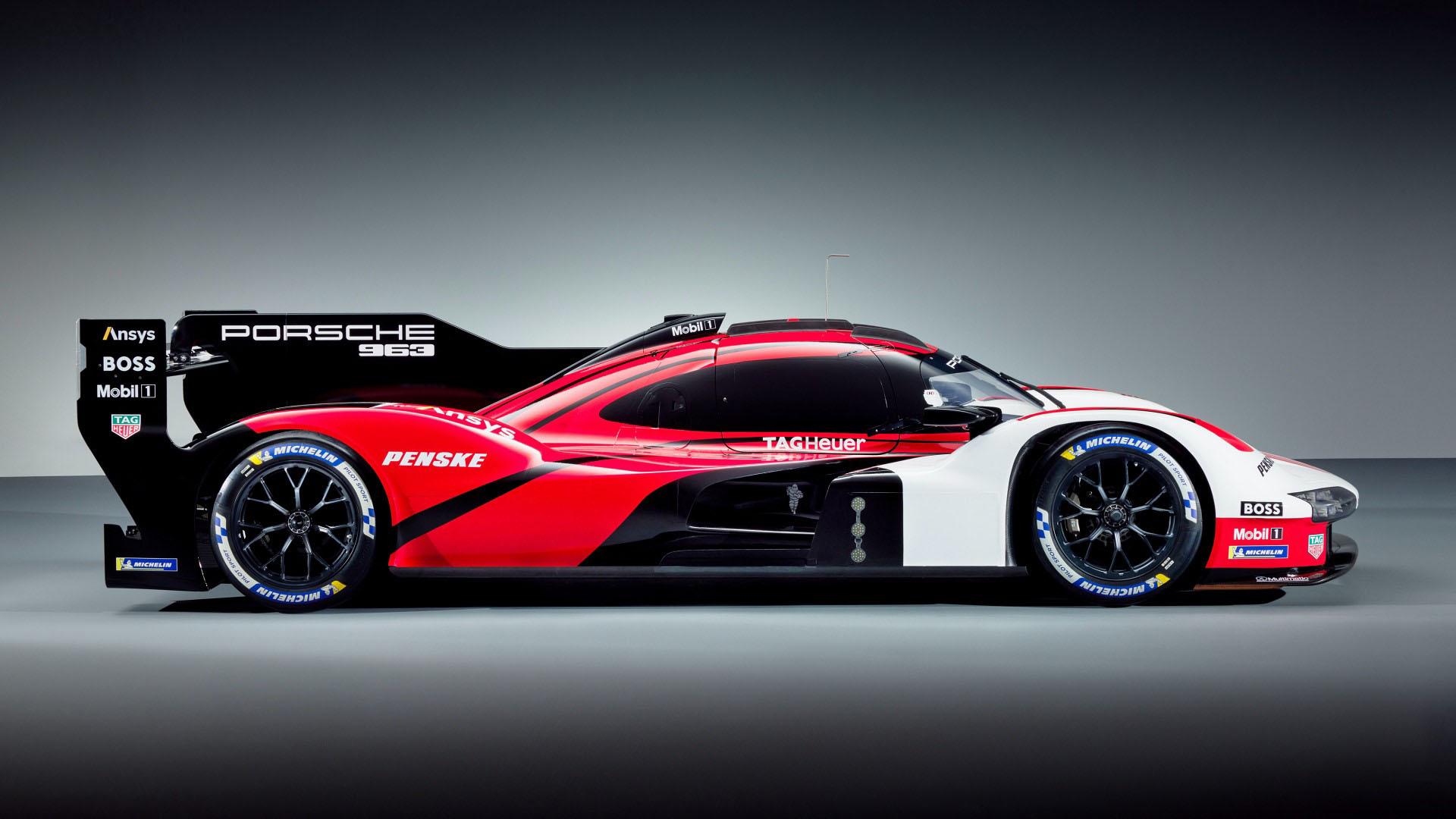 首次現身，Porsche 動態演示 963 LMDh 原型賽車角逐全球賽事