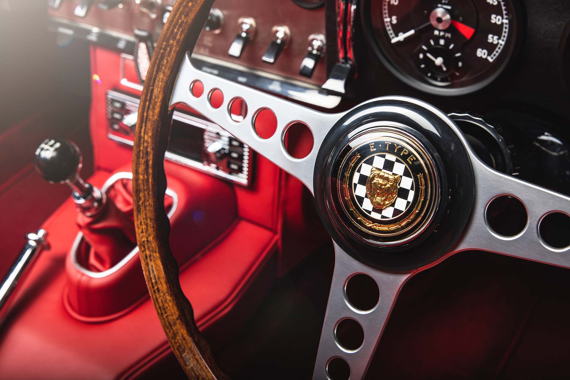 重製 20 世紀經典，Jaguar Series 1 E-type 慶祝英女王登基 70 週年