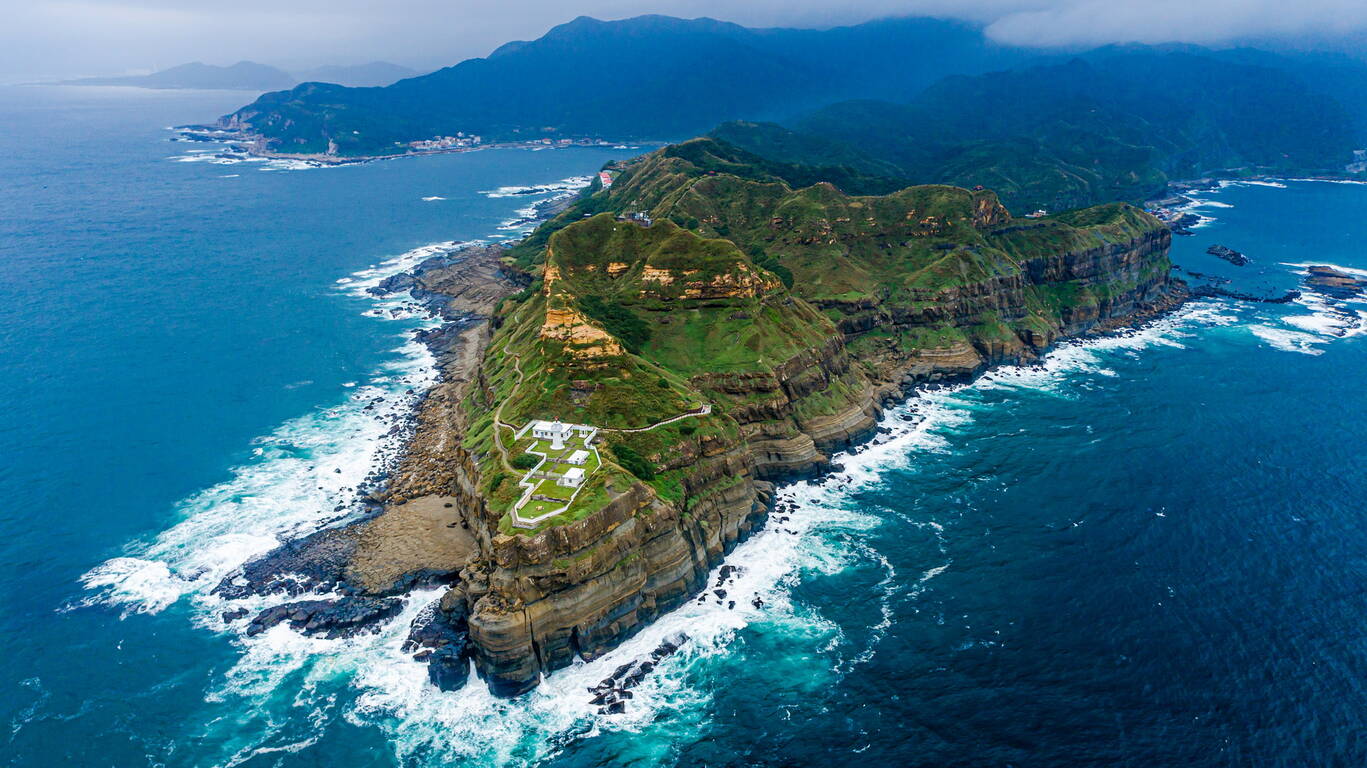 週末一日遊！2022「北海岸打卡景點」療癒身心：360度落日山海全景、運礦鐵道、天堂仙境眺望龜山島