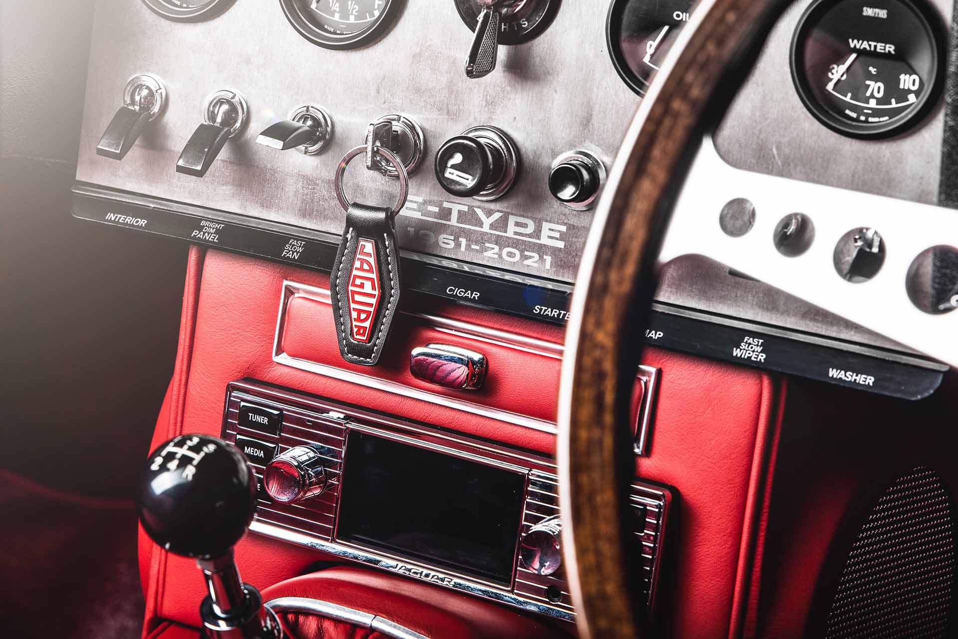 重製 20 世紀經典，Jaguar Series 1 E-type 慶祝英女王登基 70 週年