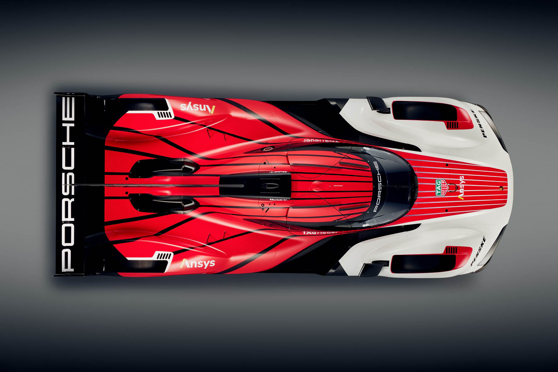 首次現身，Porsche 動態演示 963 LMDh 原型賽車角逐全球賽事