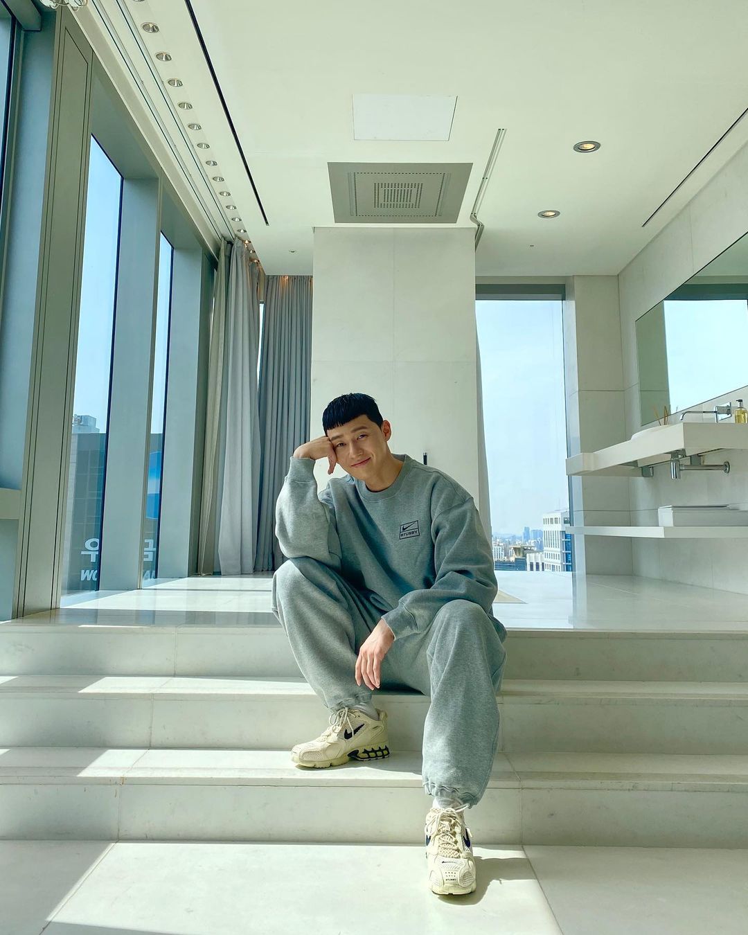 「亞洲鞋王」朴敘俊健身上腳最新倒勾鞋 Travis Scott x Nike Air Max 1 球鞋迷：這下更難買啦！