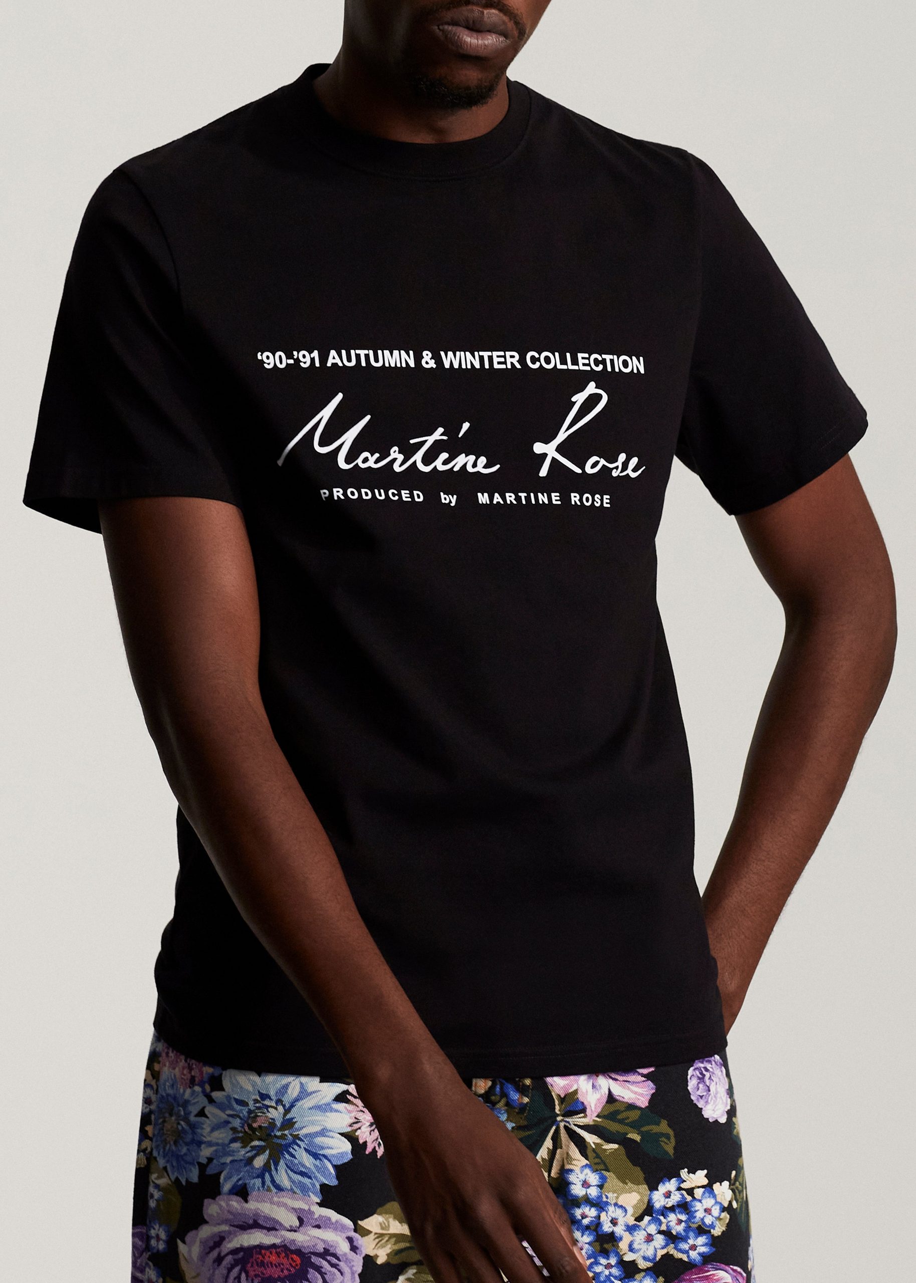Martine Rose logo tee 2022夏季必學T-Shirt穿搭 tips2.優秀的平面 logo 設計
