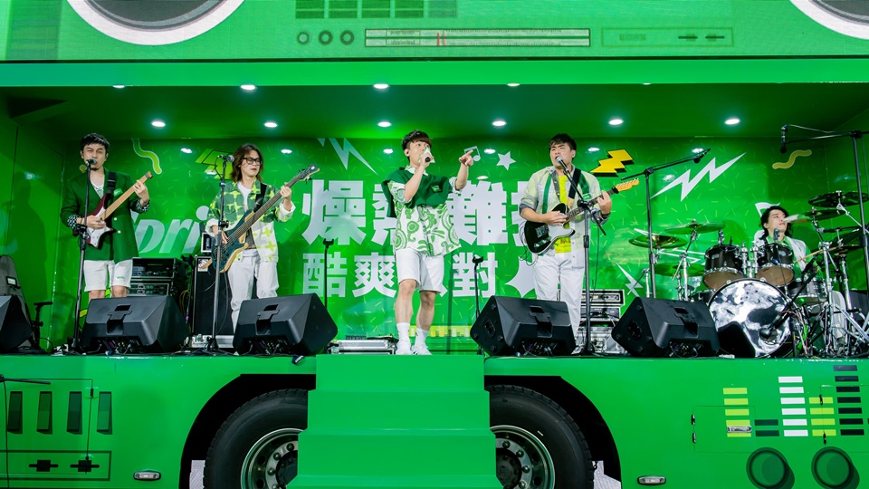 雪碧攜手 YouTuber 天團「七月半」揭開 2022 夏日音樂季序幕！酷爽音樂車開跑，24 組實力樂團北中南接力開唱