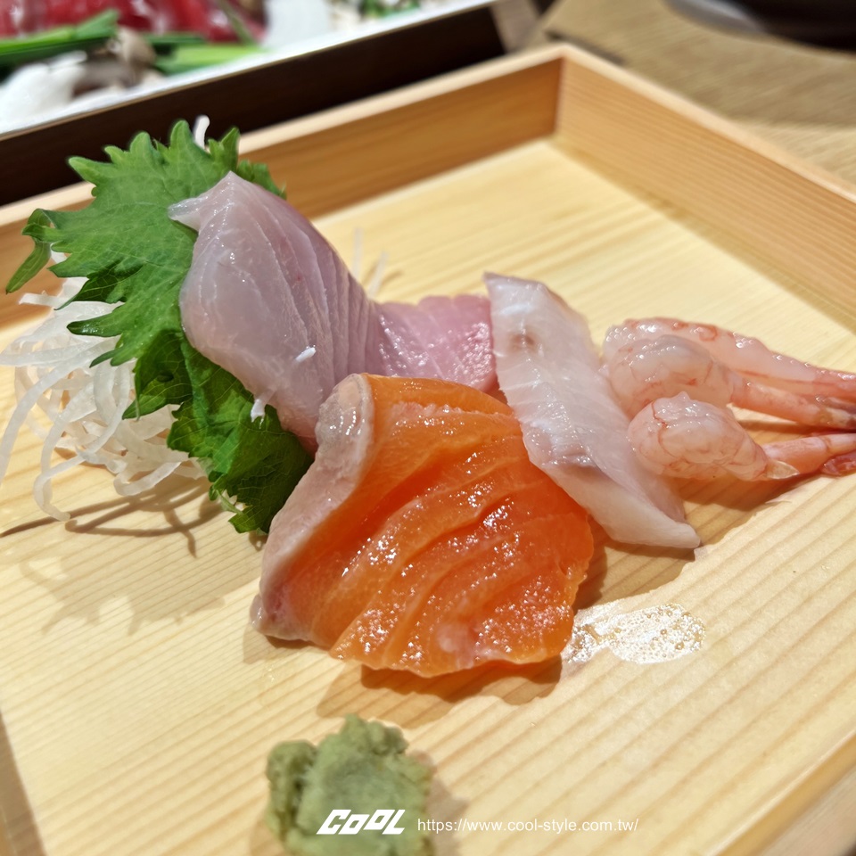 樂軒視覺系「浮誇軒」和牛火鍋插旗信義區！壯觀和牛山、牽絲起司超邪惡，生牛肉吧噗、啤酒開幕限定免費送
