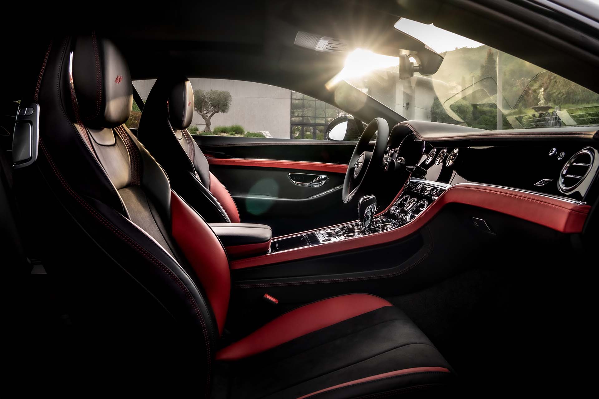 武鬥派 GT！Bentley 發表 Continental GT S / GTC S 全新車型