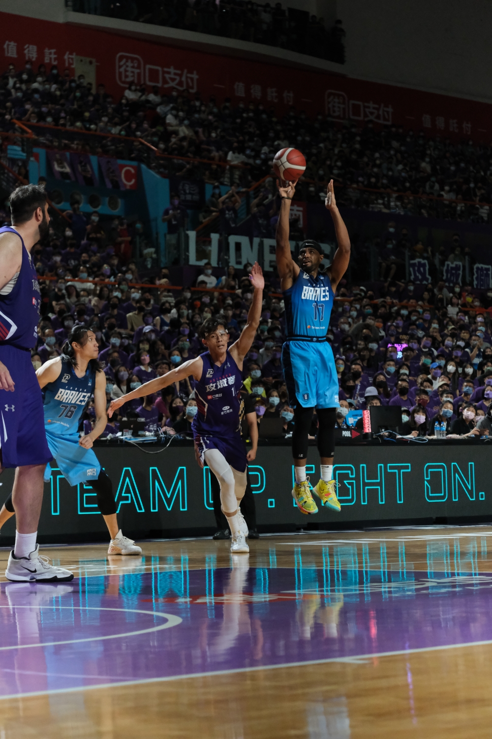 締造二連霸王朝！辛特力狂轟 40 分帶領富邦勇士擊敗新竹攻城獅，勇奪 P.LEAGUE+ 冠軍！