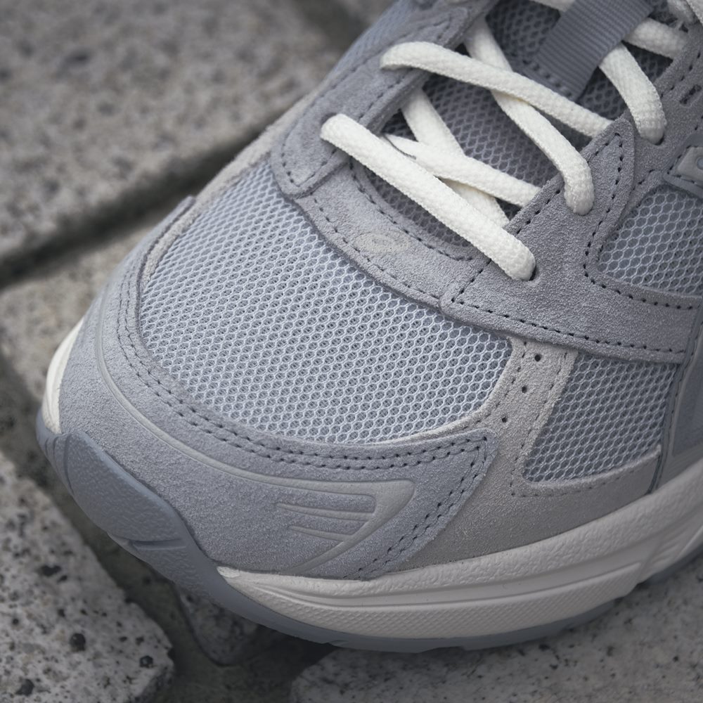 COOL 開箱｜平價又百搭的復古鞋王！ASICS GEL-1130「質感灰」實鞋一覽，是你的亞瑟士入坑首選！