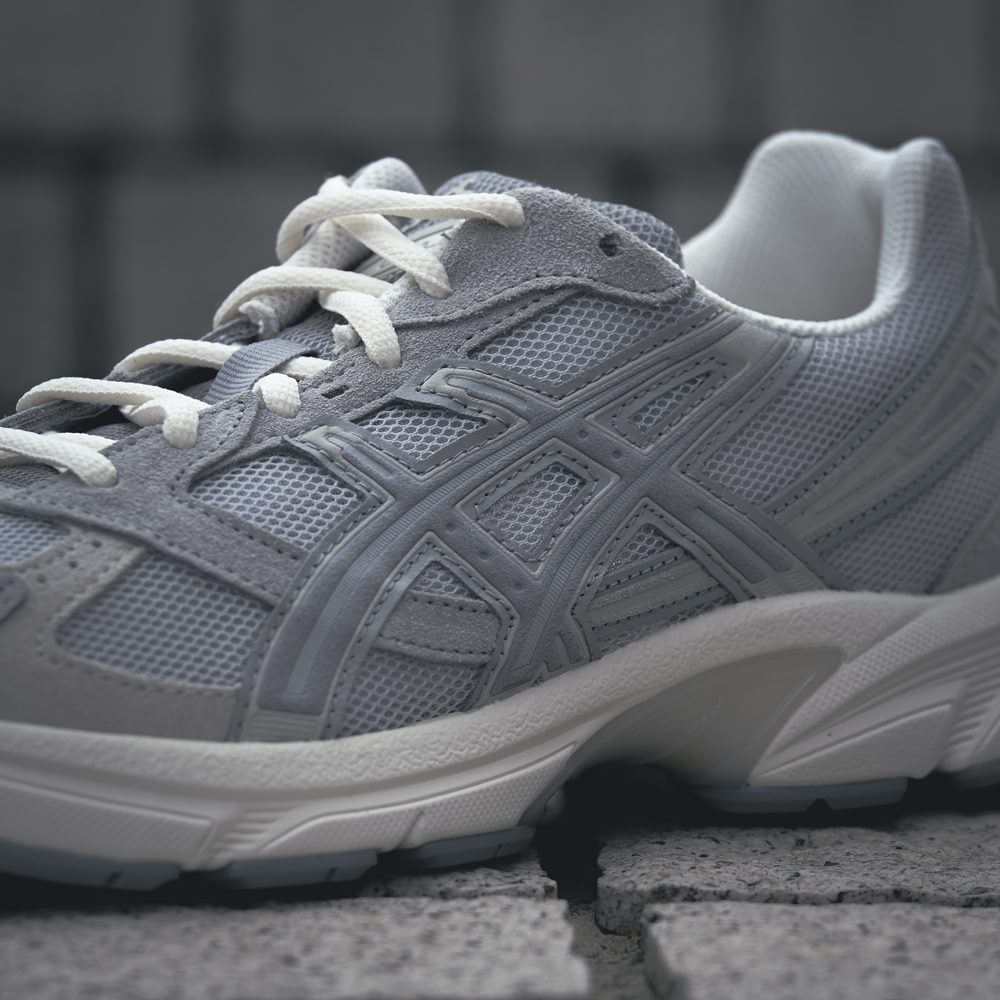 COOL 開箱｜平價又百搭的復古鞋王！ASICS GEL-1130「質感灰」實鞋一覽，是你的亞瑟士入坑首選！