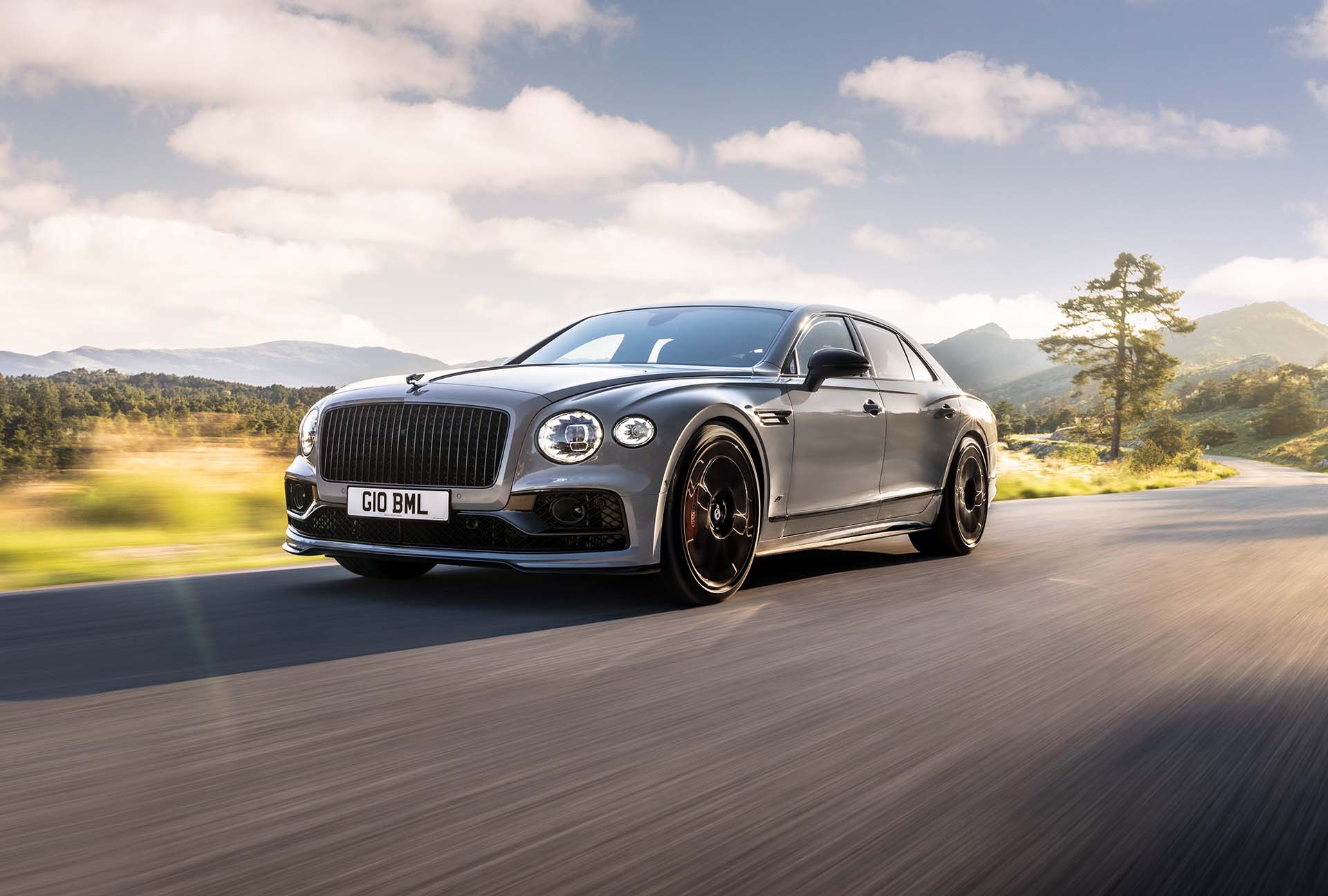 終於補齊？Bentley 發表 Flying Spur S 車型、雙版本怎麼選？