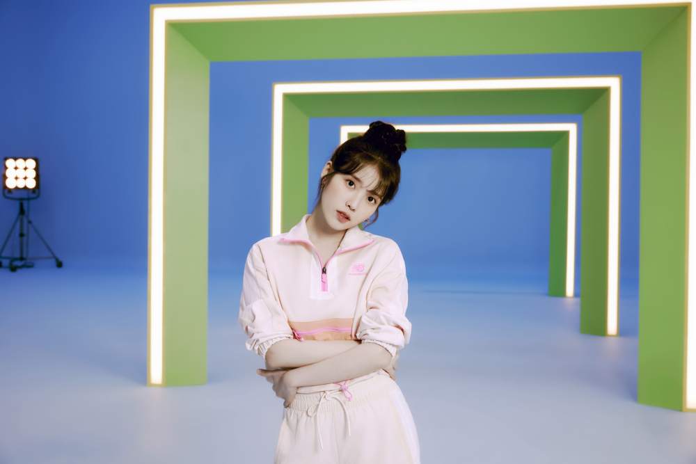 100% 可愛爆擊！IU 攜手 Kawhi Leonard 詮釋 New Balance 全球形象廣告