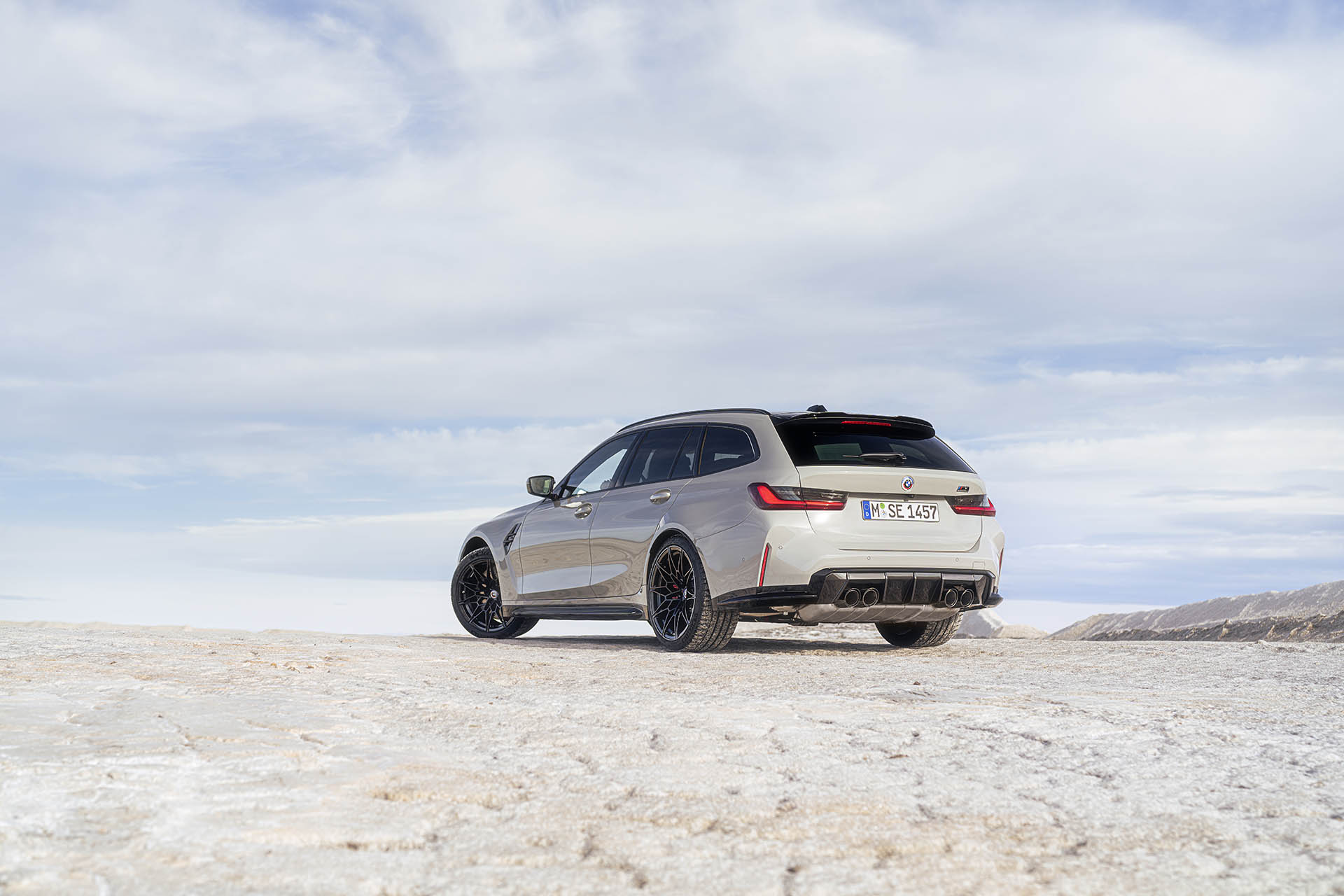 BMW 正式發表 M3 Touring，「綠色地獄」最速旅行車來了！