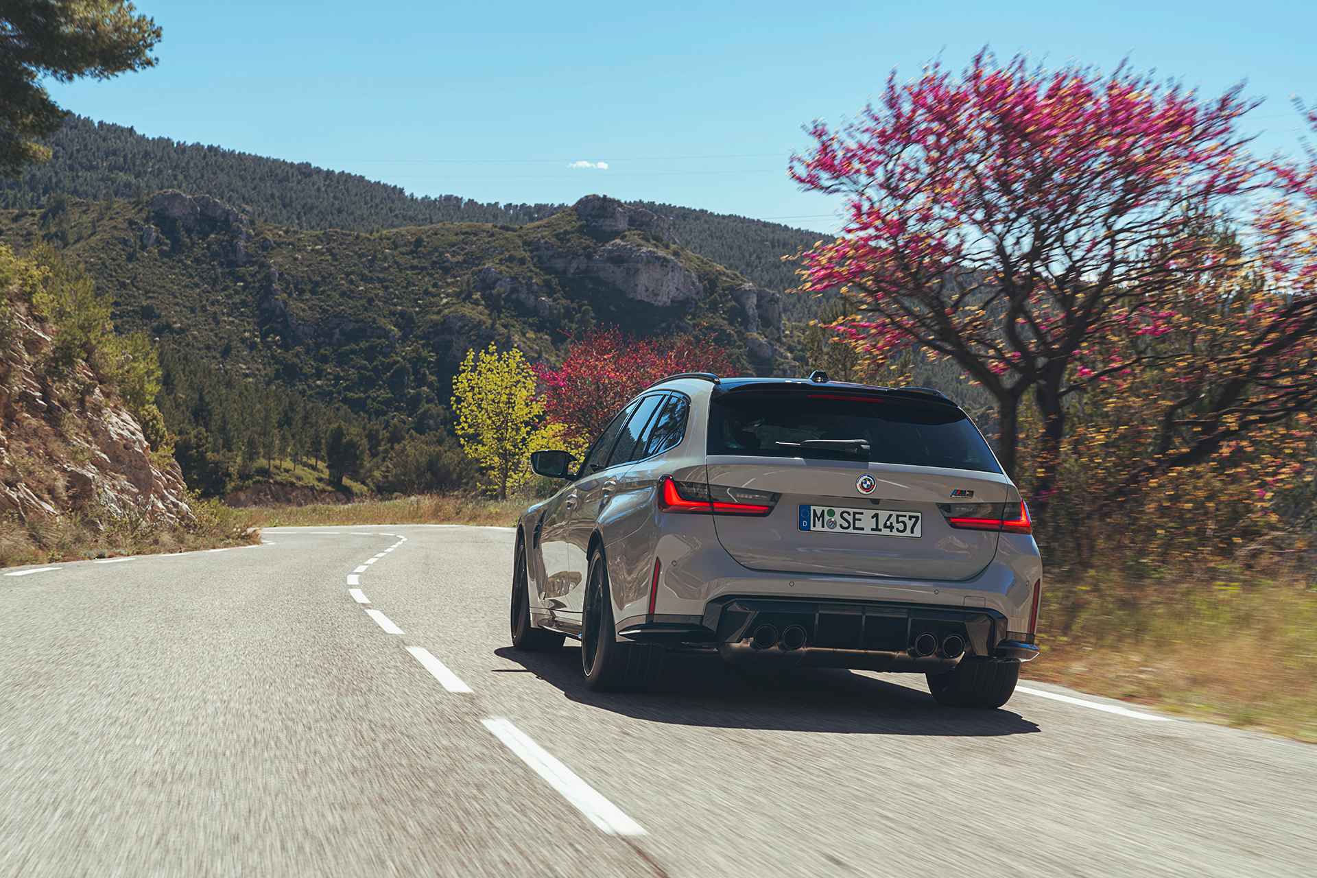 BMW 正式發表 M3 Touring，「綠色地獄」最速旅行車來了！