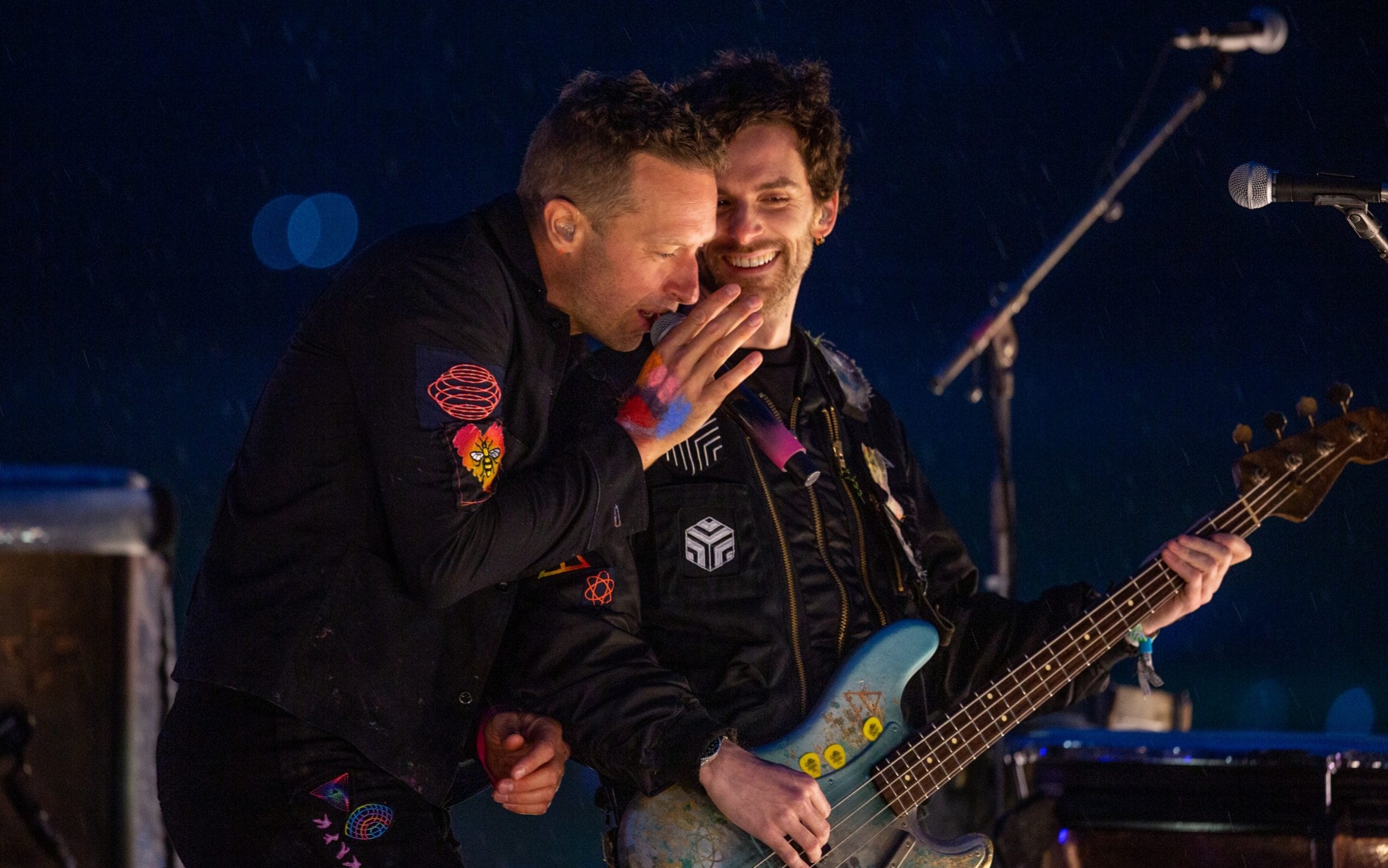 Coldplay克里斯馬汀在酒吧現場即興表演coldplay經典歌曲