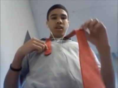 難怪出手這麼柔軟？ YT 神奇演算法讓 15 歲的 Jayson Tatum 幼齒「 打領帶教學影片」再次爆紅！