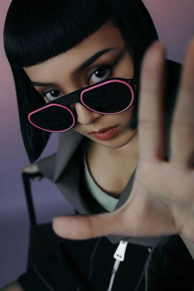 出門不帶包也能收納墨鏡！可折疊超輕薄 ROAV eyewear 攜手 Kiwi 李函打造機能時尚全新語彙