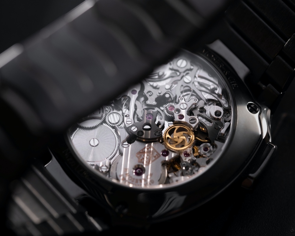 全球限量 76 枚、定價 180 萬！瑞士高級腕表 H. Moser & Cie. x UNDEFEATED 聯乘錶款即將開賣！