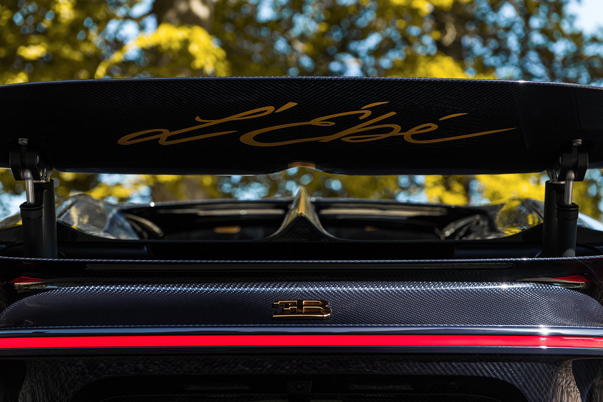 24K 金豪奢的極致！Bugatti 演示 Chiron L’Ébé 特殊車型