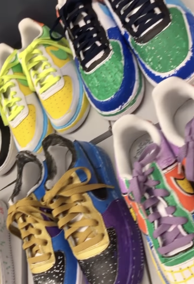 機票買了先轉學！加拿大女教師豪送全班「22 雙」Air Force 1，學生爽翻當場拿筆開畫！