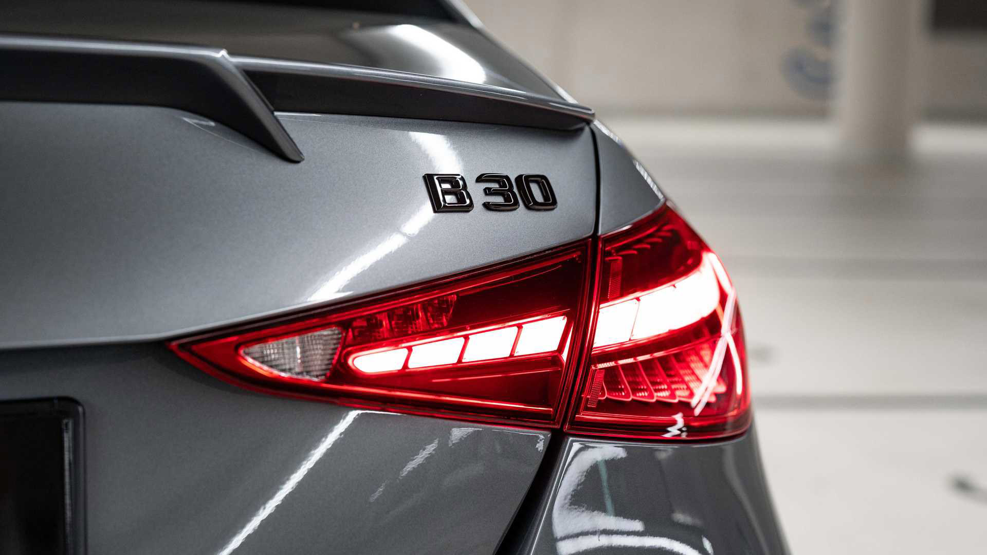 準備好「落地改」了嗎？Brabus 揭示 Mercedes-Benz C-Class 改裝範本！