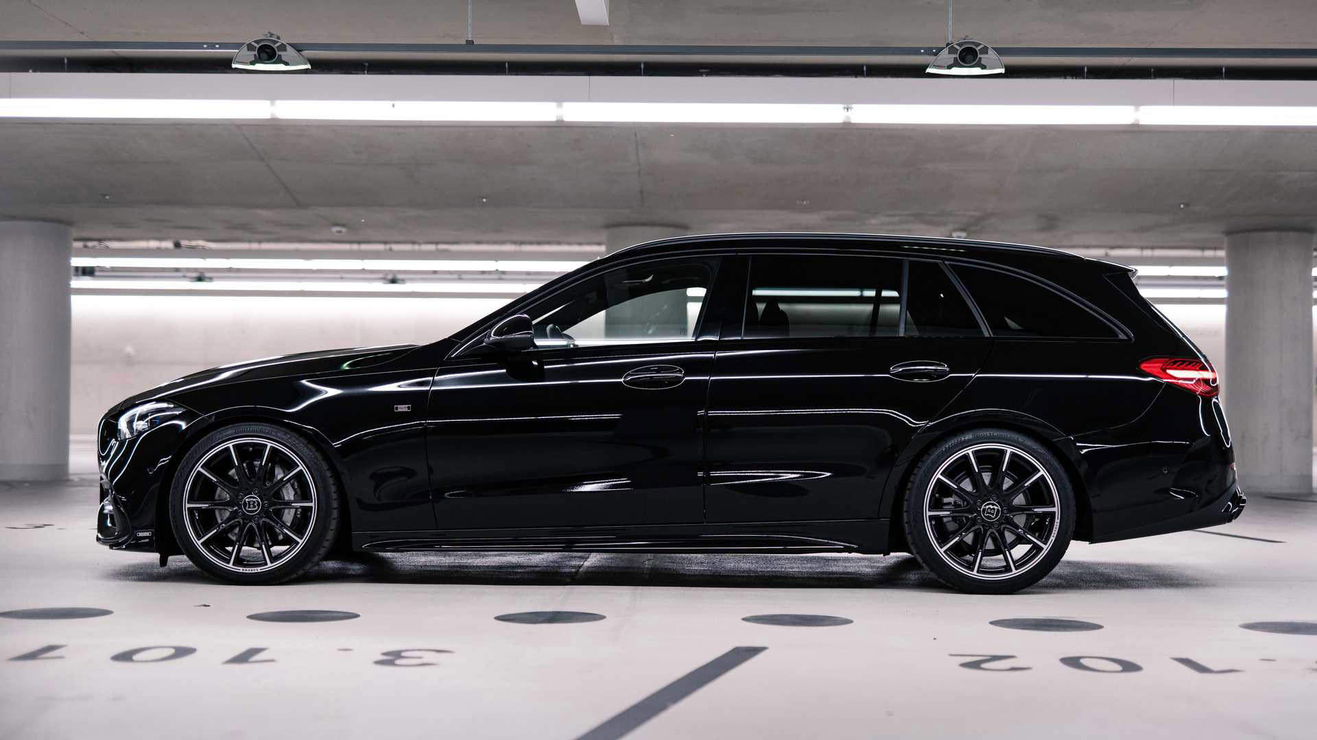 準備好「落地改」了嗎？Brabus 揭示 Mercedes-Benz C-Class 改裝範本！