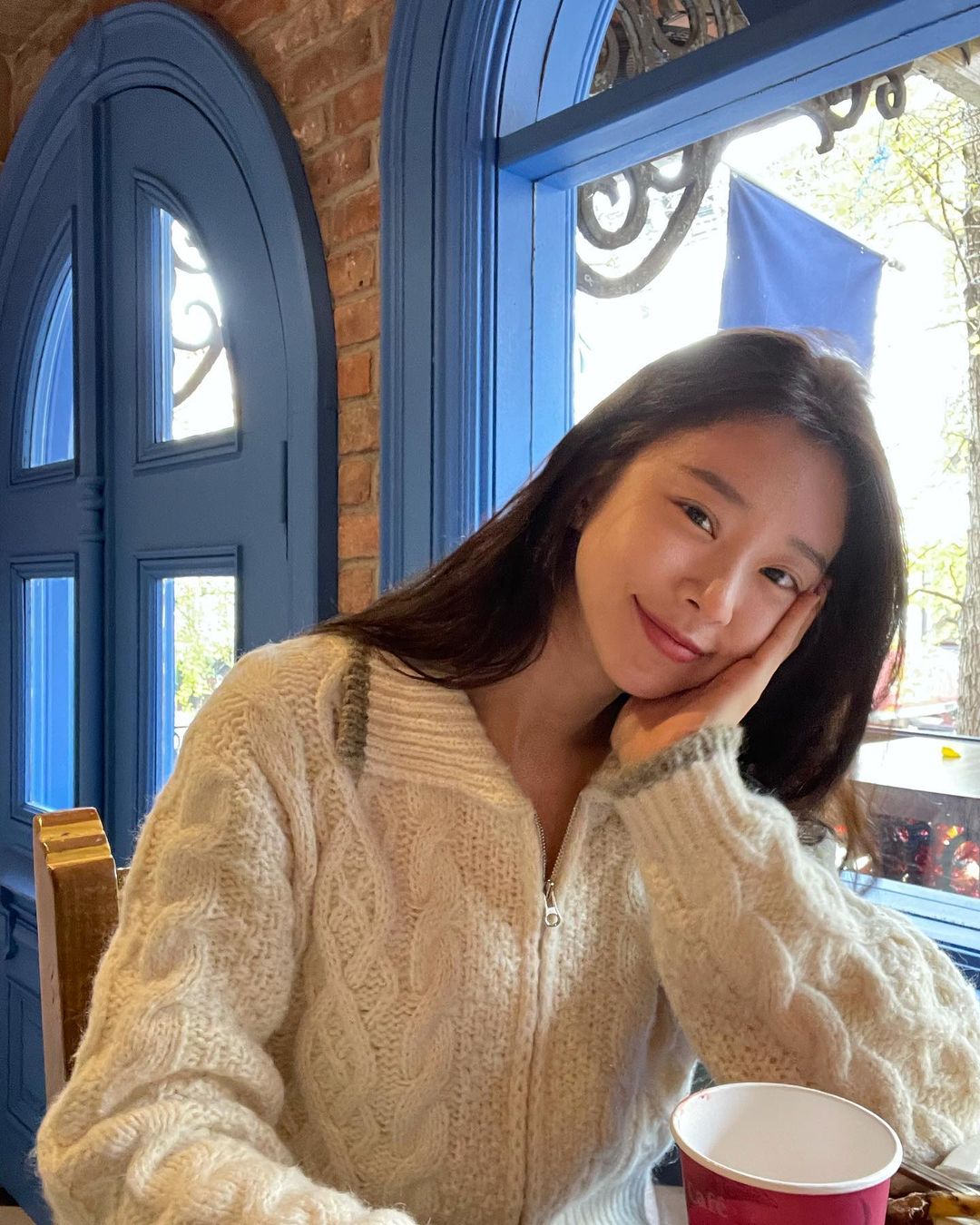 《紙房子：韓國篇》最美會計員爆紅！ 32 歲李主儐受訪認了「全都是素顏上陣」