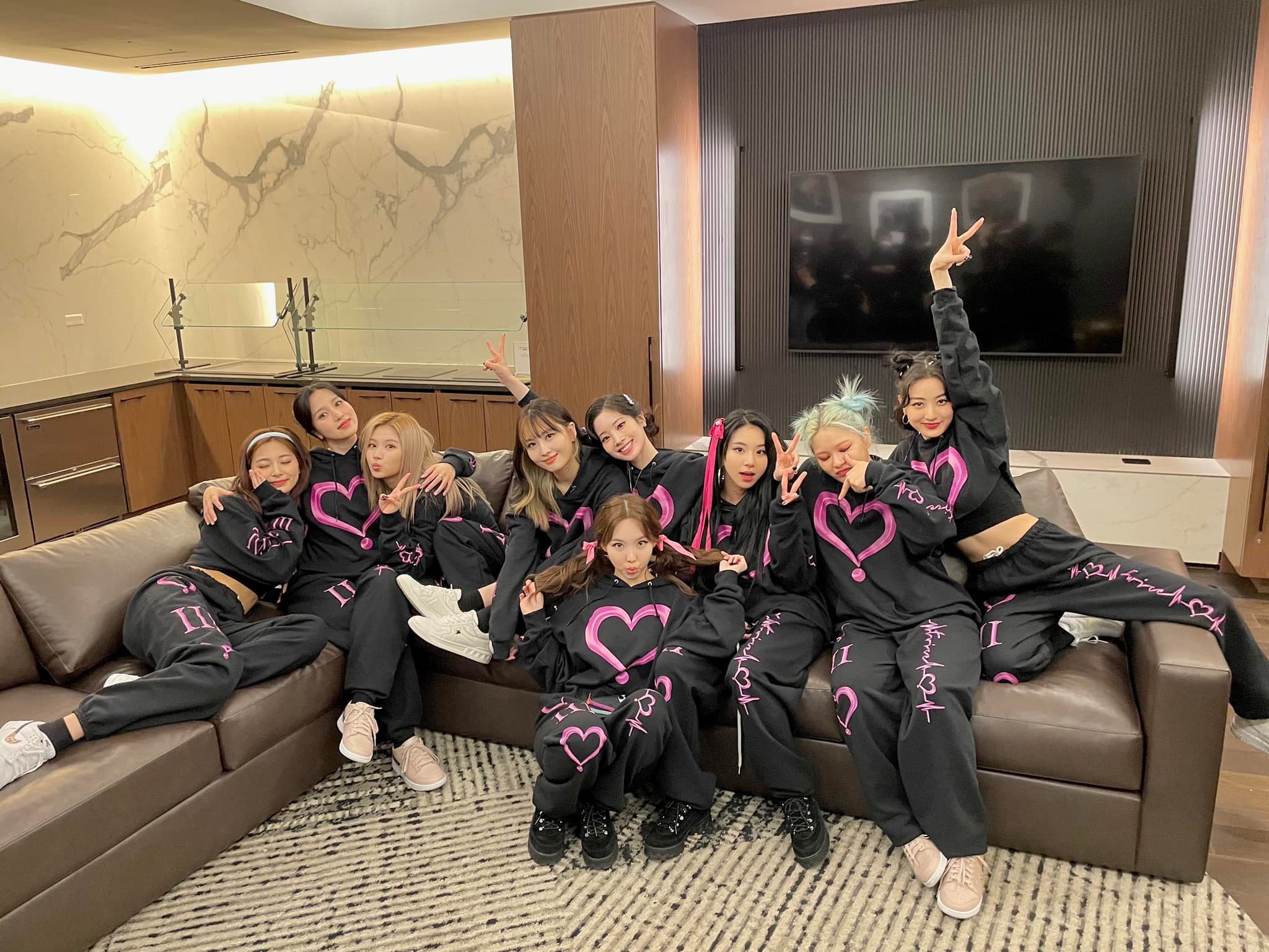 突破 7 年魔咒！ TWICE 全員續約「同時公布回歸宣傳照」粉絲超驚喜