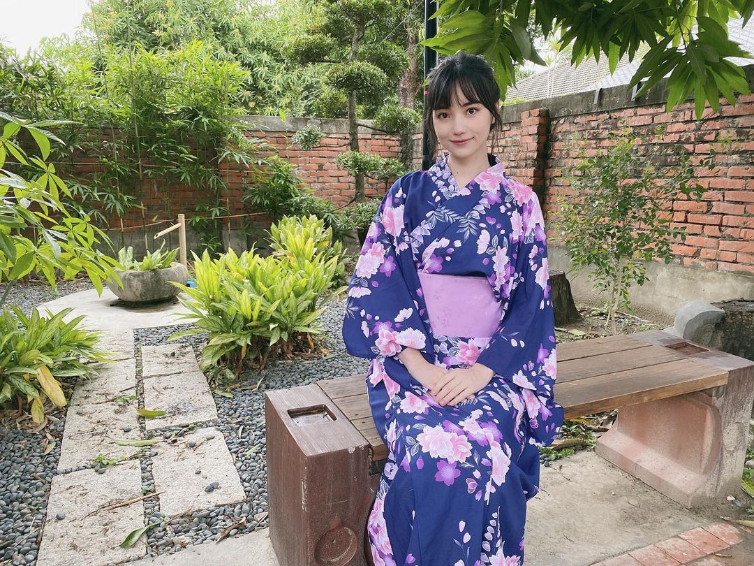 唯一清流？黑嘉嘉「不拍 UU」也能紅，靠實力打爆所有「寫真網美」？