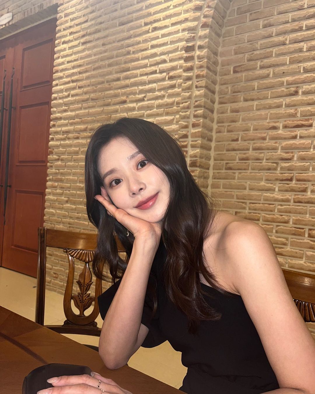《紙房子：韓國篇》最美會計員爆紅！ 32 歲李主儐受訪認了「全都是素顏上陣」