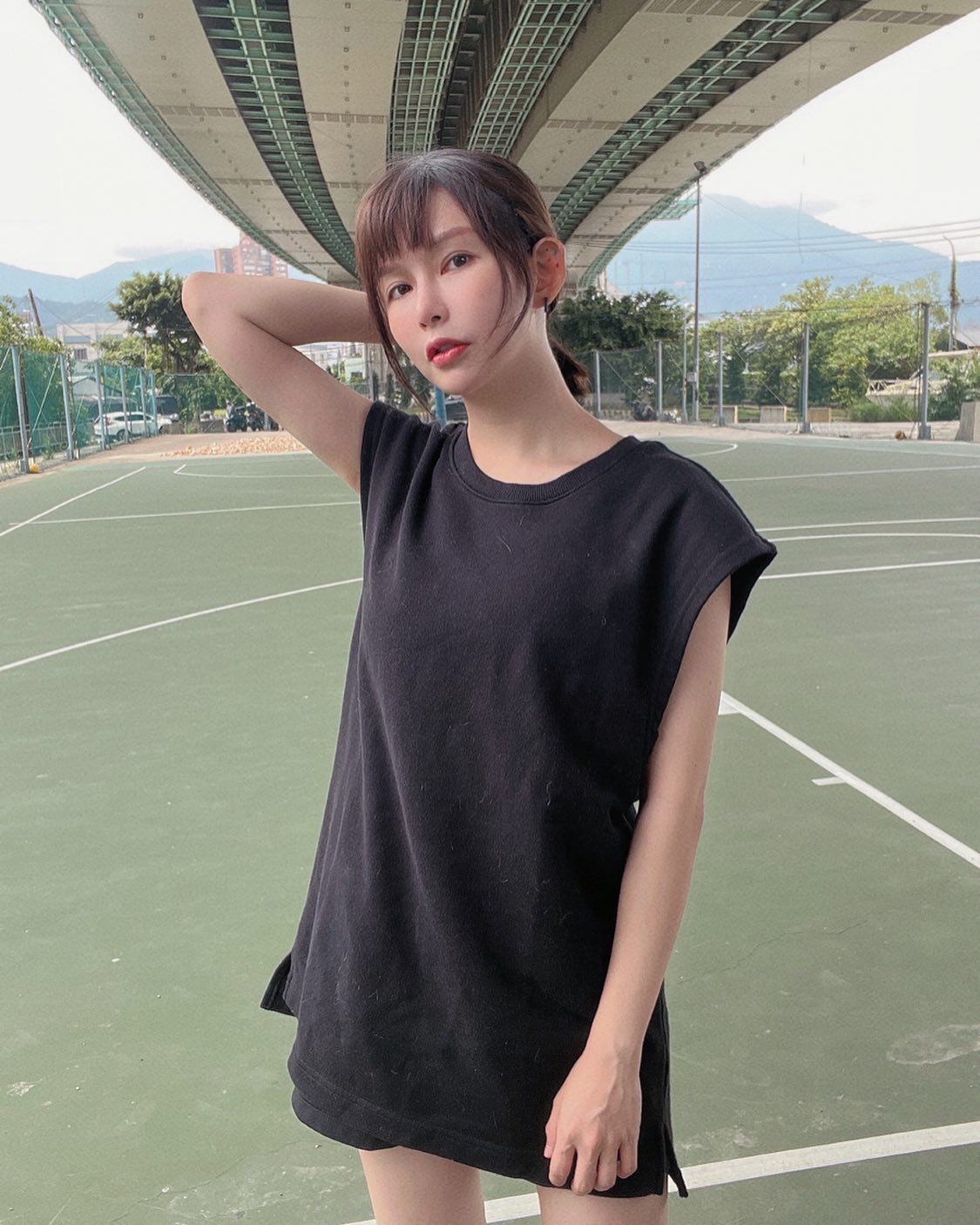 實況主阿樂疑似進廠維修？揪蕾菈拍片　近況照曝光「沒人認得出」
