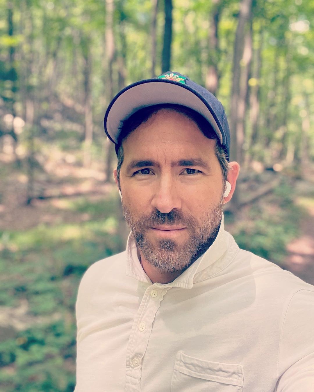 一定會被當哏！萊恩雷諾斯遭八卦媒體爆料「腳臭超嚴重」愛妻抱抱都要捏鼻