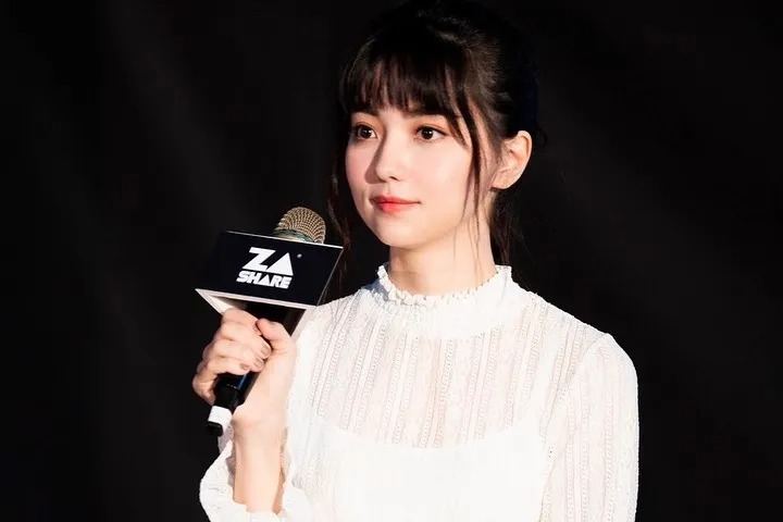 唯一清流？黑嘉嘉「不拍 UU」也能紅，靠實力打爆所有「寫真網美」？