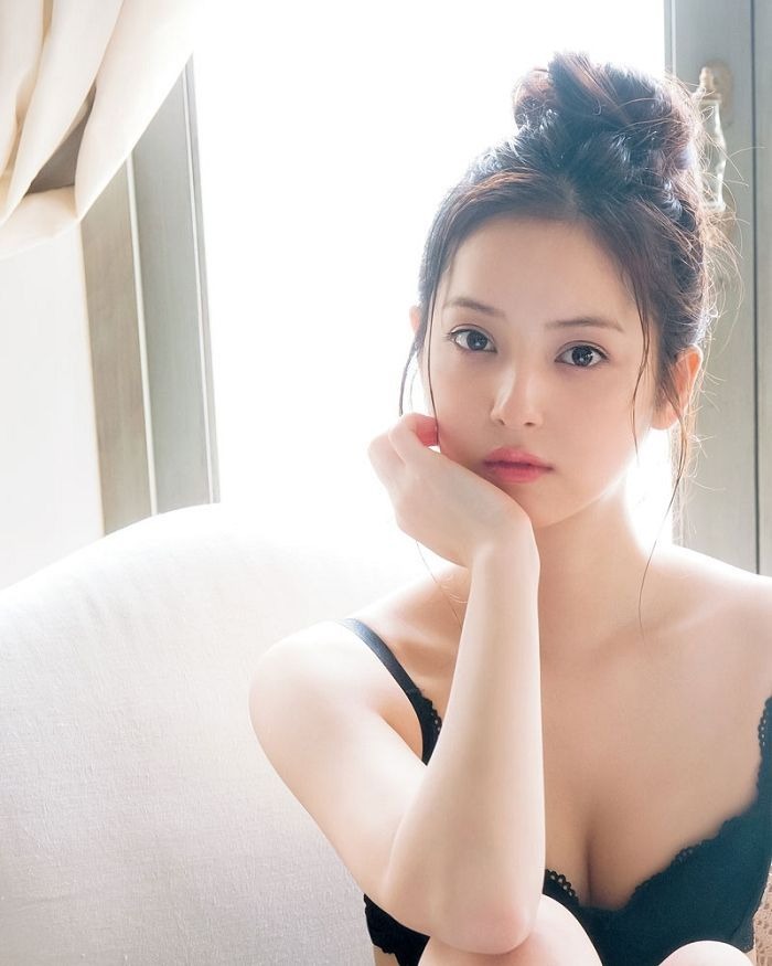 唯一清流？黑嘉嘉「不拍 UU」也能紅，靠實力打爆所有「寫真網美」？