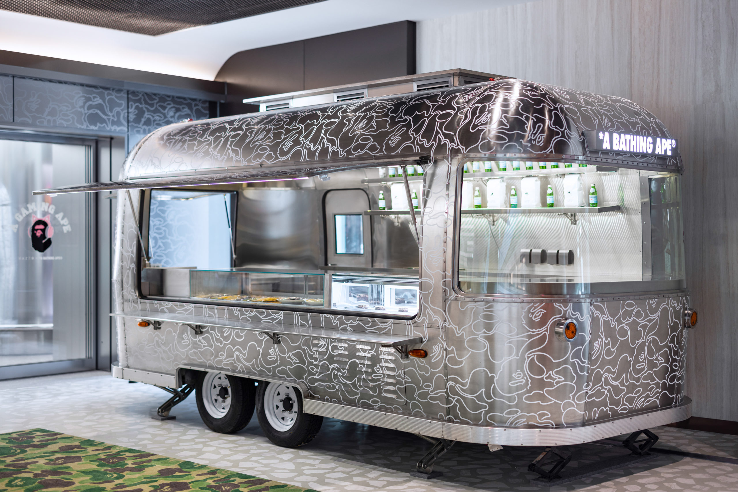 潮人必去的猿人咖啡廳！BAPE CAFE!? 插旗中國上海，打包行李衝一波！